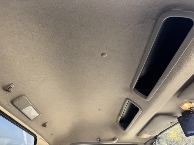 デュトロ パネルバン　１０尺　全低床　キタムラ　リア２重観音扉　ラッシング２段　床ステンレス　左サイドドア　ＡＴ　オートマ　２ペダル　積載１．６ｔ　ＥＴＣ１．０　バックカメラ　車線逸脱警報　プリクラッシュセーフティー　５ｔ限定免許対応（36枚目）