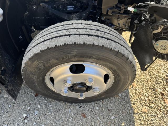 デュトロ パネルバン　１０尺　全低床　キタムラ　リア２重観音扉　ラッシング２段　床ステンレス　左サイドドア　ＡＴ　オートマ　２ペダル　積載１．６ｔ　ＥＴＣ１．０　バックカメラ　車線逸脱警報　プリクラッシュセーフティー　５ｔ限定免許対応（41枚目）