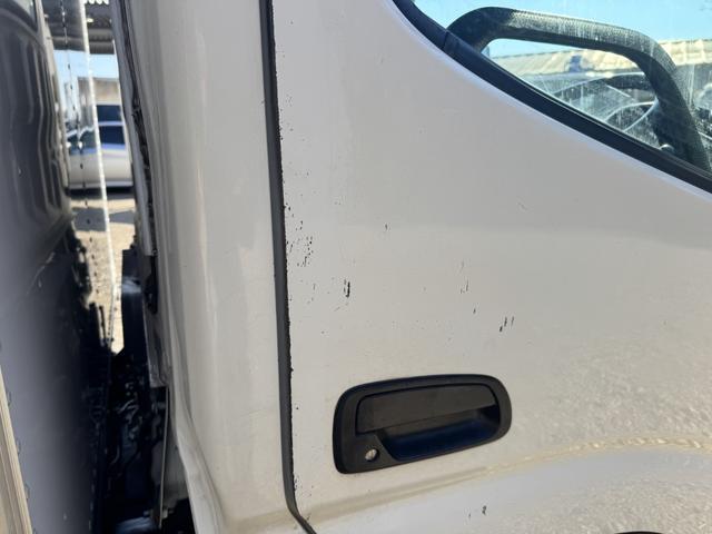 デュトロ パネルバン　１０尺　全低床　キタムラ　リア２重観音扉　ラッシング２段　床ステンレス　左サイドドア　ＡＴ　オートマ　２ペダル　積載１．６ｔ　ＥＴＣ１．０　バックカメラ　車線逸脱警報　プリクラッシュセーフティー　５ｔ限定免許対応（44枚目）