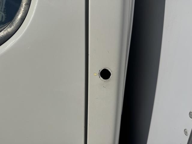 デュトロ パネルバン　１０尺　全低床　キタムラ　リア２重観音扉　ラッシング２段　床ステンレス　左サイドドア　ＡＴ　オートマ　２ペダル　積載１．６ｔ　ＥＴＣ１．０　バックカメラ　車線逸脱警報　プリクラッシュセーフティー　５ｔ限定免許対応（47枚目）