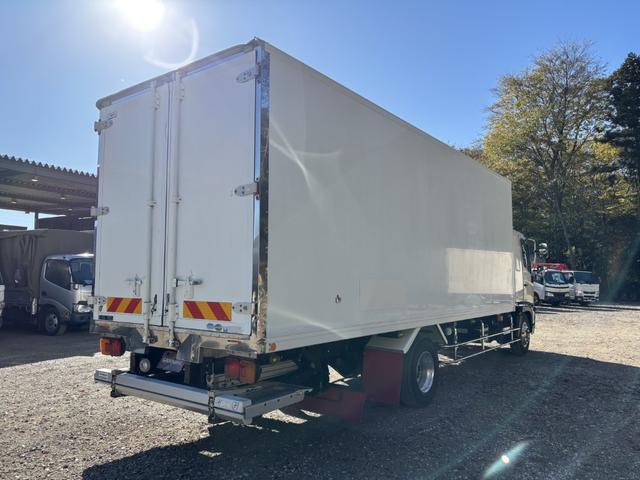 ヒノレンジャー 低温冷凍車　ベッド付　格納ゲート　東プレ　ＸＶ４２ＬＯＣ－Ｔ　－３０℃設定　エバハウス　サイドドア　６，２６０×２，１１０×２，１００　アルミホイール　メッキパーツ　積載２．８ｔ　Ｆ６　６速　マニュアル　低温仕様　新明和　パワーゲート（4枚目）