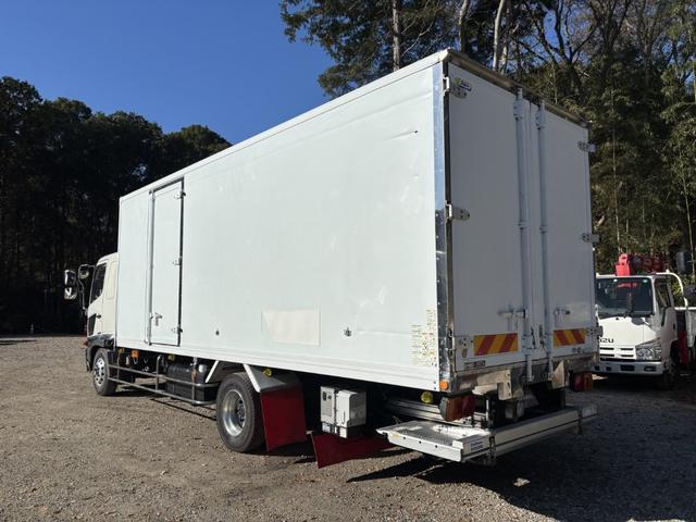 ヒノレンジャー 低温冷凍車　ベッド付　格納ゲート　東プレ　ＸＶ４２ＬＯＣ－Ｔ　－３０℃設定　エバハウス　サイドドア　６，２６０×２，１１０×２，１００　アルミホイール　メッキパーツ　積載２．８ｔ　Ｆ６　６速　マニュアル　低温仕様　新明和　パワーゲート（5枚目）