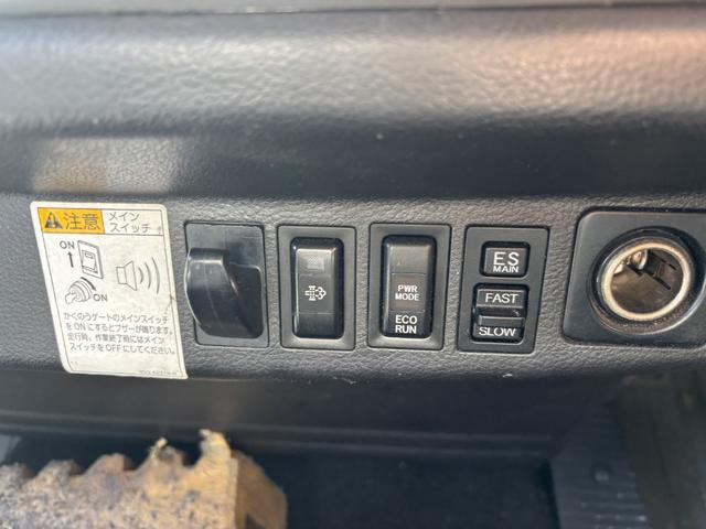 ヒノレンジャー 低温冷凍車　ベッド付　格納ゲート　東プレ　ＸＶ４２ＬＯＣ－Ｔ　－３０℃設定　エバハウス　サイドドア　６，２６０×２，１１０×２，１００　アルミホイール　メッキパーツ　積載２．８ｔ　Ｆ６　６速　マニュアル　低温仕様　新明和　パワーゲート（34枚目）