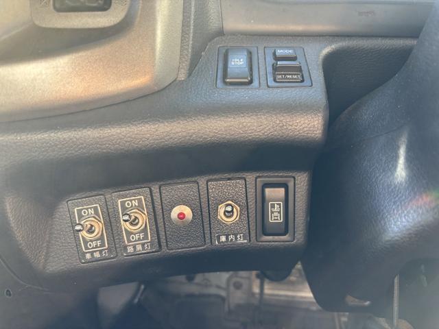 ヒノレンジャー 低温冷凍車　ベッド付　格納ゲート　東プレ　ＸＶ４２ＬＯＣ－Ｔ　－３０℃設定　エバハウス　サイドドア　６，２６０×２，１１０×２，１００　アルミホイール　メッキパーツ　積載２．８ｔ　Ｆ６　６速　マニュアル　低温仕様　新明和　パワーゲート（36枚目）