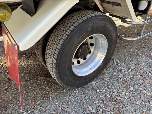 ヒノレンジャー 低温冷凍車　ベッド付　格納ゲート　東プレ　ＸＶ４２ＬＯＣ－Ｔ　－３０℃設定　エバハウス　サイドドア　６，２６０×２，１１０×２，１００　アルミホイール　メッキパーツ　積載２．８ｔ　Ｆ６　６速　マニュアル　低温仕様　新明和　パワーゲート（49枚目）