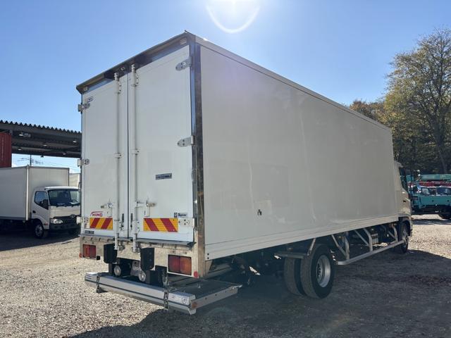 ヒノレンジャー 低温冷凍車　ベッド付　格納ゲート　東プレ　ＸＶ７２ＬＯＣ－Ｔ　－３０℃設定　エバハウス　サイドドア　６，３９０×２，１４０×１，９１０　車検付　積載２．８ｔ　Ｆ６　マニュアル　低温仕様　新明和　パワーゲート　ゲート付　ＥＴＣ２．０（4枚目）