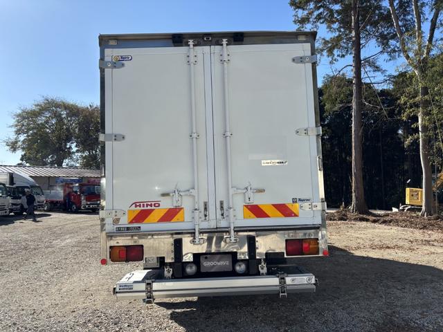 ヒノレンジャー 低温冷凍車　ベッド付　格納ゲート　東プレ　ＸＶ７２ＬＯＣ－Ｔ　－３０℃設定　エバハウス　サイドドア　６，３９０×２，１４０×１，９１０　車検付　積載２．８ｔ　Ｆ６　マニュアル　低温仕様　新明和　パワーゲート　ゲート付　ＥＴＣ２．０（10枚目）