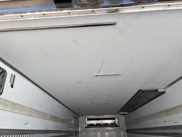 ヒノレンジャー 低温冷凍車　ベッド付　格納ゲート　東プレ　ＸＶ７２ＬＯＣ－Ｔ　－３０℃設定　エバハウス　サイドドア　６，３９０×２，１４０×１，９１０　車検付　積載２．８ｔ　Ｆ６　マニュアル　低温仕様　新明和　パワーゲート　ゲート付　ＥＴＣ２．０（17枚目）