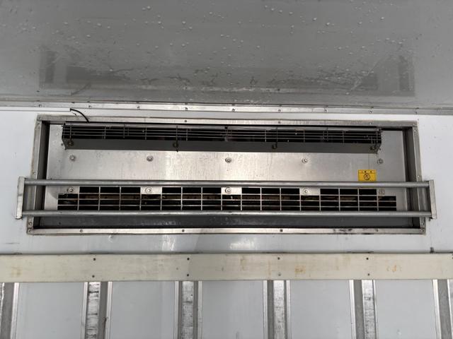 ヒノレンジャー 低温冷凍車　ベッド付　格納ゲート　東プレ　ＸＶ７２ＬＯＣ－Ｔ　－３０℃設定　エバハウス　サイドドア　６，３９０×２，１４０×１，９１０　車検付　積載２．８ｔ　Ｆ６　マニュアル　低温仕様　新明和　パワーゲート　ゲート付　ＥＴＣ２．０（19枚目）