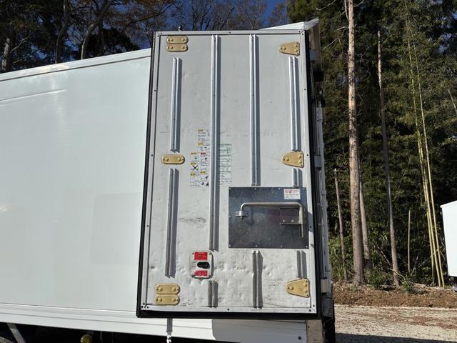 ヒノレンジャー 低温冷凍車　ベッド付　格納ゲート　東プレ　ＸＶ７２ＬＯＣ－Ｔ　－３０℃設定　エバハウス　サイドドア　６，３９０×２，１４０×１，９１０　車検付　積載２．８ｔ　Ｆ６　マニュアル　低温仕様　新明和　パワーゲート　ゲート付　ＥＴＣ２．０（22枚目）