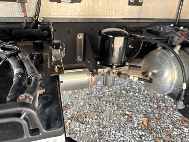 ヒノレンジャー 低温冷凍車　ベッド付　格納ゲート　東プレ　ＸＶ７２ＬＯＣ－Ｔ　－３０℃設定　エバハウス　サイドドア　６，３９０×２，１４０×１，９１０　車検付　積載２．８ｔ　Ｆ６　マニュアル　低温仕様　新明和　パワーゲート　ゲート付　ＥＴＣ２．０（23枚目）