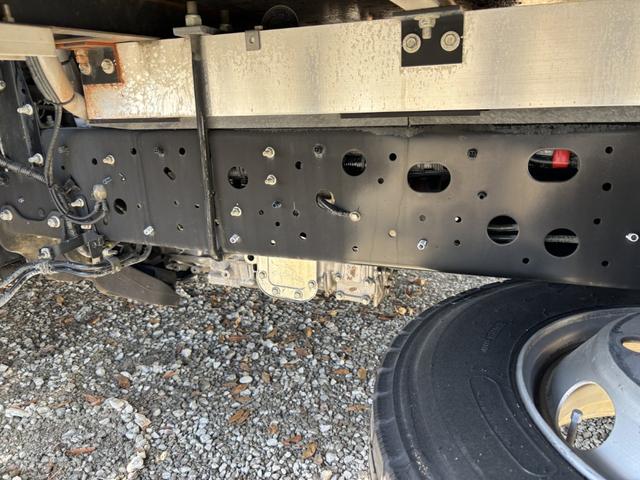 ヒノレンジャー 低温冷凍車　ベッド付　格納ゲート　東プレ　ＸＶ７２ＬＯＣ－Ｔ　－３０℃設定　エバハウス　サイドドア　６，３９０×２，１４０×１，９１０　車検付　積載２．８ｔ　Ｆ６　マニュアル　低温仕様　新明和　パワーゲート　ゲート付　ＥＴＣ２．０（24枚目）