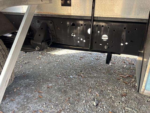 ヒノレンジャー 低温冷凍車　ベッド付　格納ゲート　東プレ　ＸＶ７２ＬＯＣ－Ｔ　－３０℃設定　エバハウス　サイドドア　６，３９０×２，１４０×１，９１０　車検付　積載２．８ｔ　Ｆ６　マニュアル　低温仕様　新明和　パワーゲート　ゲート付　ＥＴＣ２．０（29枚目）