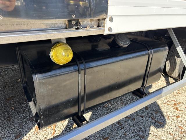 ヒノレンジャー 低温冷凍車　ベッド付　格納ゲート　東プレ　ＸＶ７２ＬＯＣ－Ｔ　－３０℃設定　エバハウス　サイドドア　６，３９０×２，１４０×１，９１０　車検付　積載２．８ｔ　Ｆ６　マニュアル　低温仕様　新明和　パワーゲート　ゲート付　ＥＴＣ２．０（33枚目）