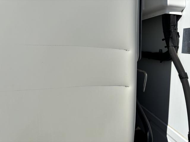 ヒノレンジャー 低温冷凍車　ベッド付　格納ゲート　東プレ　ＸＶ７２ＬＯＣ－Ｔ　－３０℃設定　エバハウス　サイドドア　６，３９０×２，１４０×１，９１０　車検付　積載２．８ｔ　Ｆ６　マニュアル　低温仕様　新明和　パワーゲート　ゲート付　ＥＴＣ２．０（55枚目）