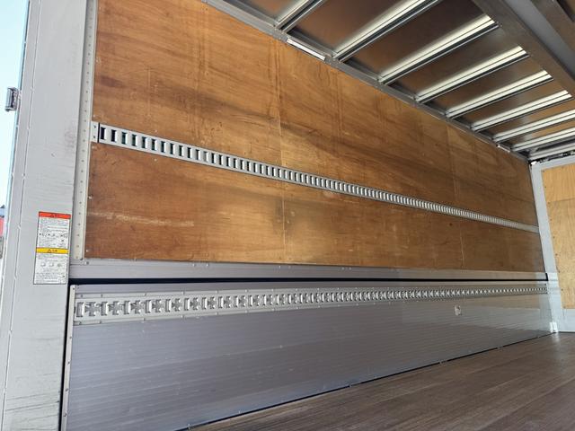 ヒノレンジャー アルミウイング　ワイド　ベッド付　エアサス　ハイルーフ　２４０馬力　トランテックス　６，２３０×２，４００×２，４２０　メッキ、ステンレス使用　アルミホイール　積載２．６ｔ　Ｆ６　６速　マニュアル　４ｔウイング　ＥＴＣ１．０　エアサスコントローラー（11枚目）