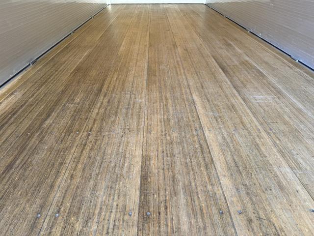 ヒノレンジャー アルミウイング　ワイド　ベッド付　エアサス　ハイルーフ　２４０馬力　トランテックス　６，２３０×２，４００×２，４２０　メッキ、ステンレス使用　アルミホイール　積載２．６ｔ　Ｆ６　６速　マニュアル　４ｔウイング　ＥＴＣ１．０　エアサスコントローラー（13枚目）