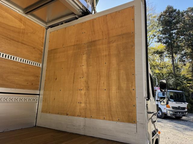 ヒノレンジャー アルミウイング　ワイド　ベッド付　エアサス　ハイルーフ　２４０馬力　トランテックス　６，２３０×２，４００×２，４２０　メッキ、ステンレス使用　アルミホイール　積載２．６ｔ　Ｆ６　６速　マニュアル　４ｔウイング　ＥＴＣ１．０　エアサスコントローラー（18枚目）