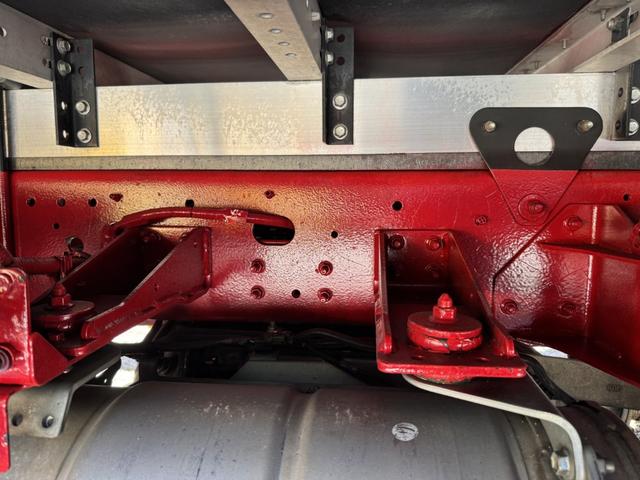 ヒノレンジャー アルミウイング　ワイド　ベッド付　エアサス　ハイルーフ　２４０馬力　トランテックス　６，２３０×２，４００×２，４２０　メッキ、ステンレス使用　アルミホイール　積載２．６ｔ　Ｆ６　６速　マニュアル　４ｔウイング　ＥＴＣ１．０　エアサスコントローラー（21枚目）