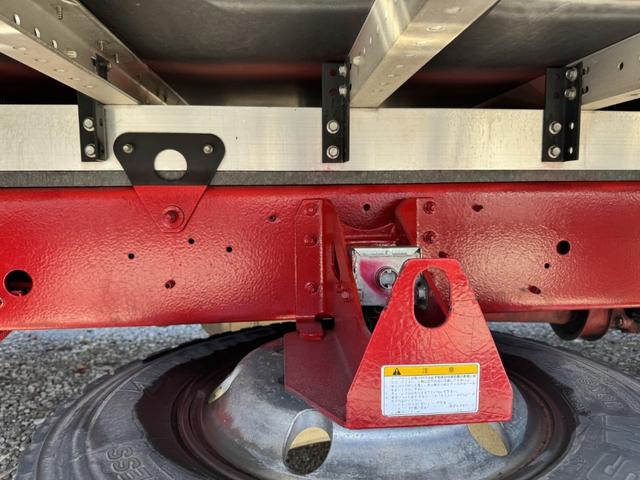 ヒノレンジャー アルミウイング　ワイド　ベッド付　エアサス　ハイルーフ　２４０馬力　トランテックス　６，２３０×２，４００×２，４２０　メッキ、ステンレス使用　アルミホイール　積載２．６ｔ　Ｆ６　６速　マニュアル　４ｔウイング　ＥＴＣ１．０　エアサスコントローラー（25枚目）