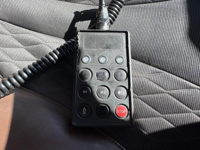 ヒノレンジャー アルミウイング　ワイド　ベッド付　エアサス　ハイルーフ　２４０馬力　トランテックス　６，２３０×２，４００×２，４２０　メッキ、ステンレス使用　アルミホイール　積載２．６ｔ　Ｆ６　６速　マニュアル　４ｔウイング　ＥＴＣ１．０　エアサスコントローラー（32枚目）