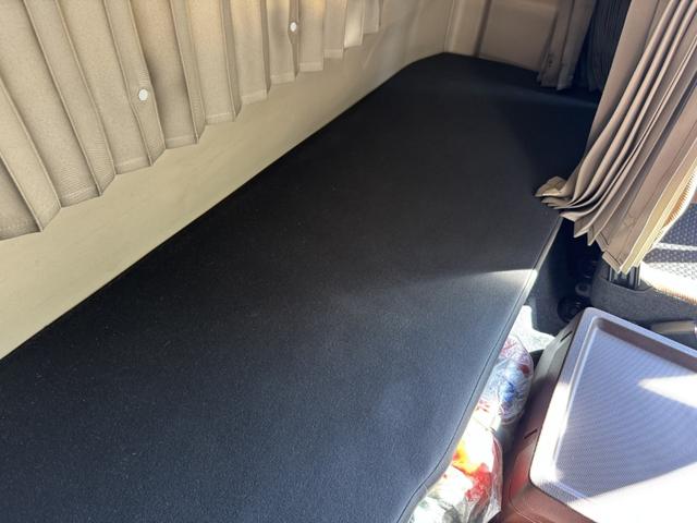 ヒノレンジャー アルミウイング　ワイド　ベッド付　エアサス　ハイルーフ　２４０馬力　トランテックス　６，２３０×２，４００×２，４２０　メッキ、ステンレス使用　アルミホイール　積載２．６ｔ　Ｆ６　６速　マニュアル　４ｔウイング　ＥＴＣ１．０　エアサスコントローラー（41枚目）