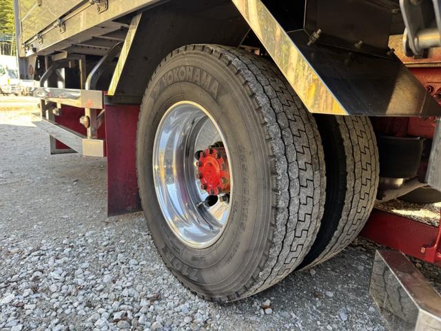 ヒノレンジャー アルミウイング　ワイド　ベッド付　エアサス　ハイルーフ　２４０馬力　トランテックス　６，２３０×２，４００×２，４２０　メッキ、ステンレス使用　アルミホイール　積載２．６ｔ　Ｆ６　６速　マニュアル　４ｔウイング　ＥＴＣ１．０　エアサスコントローラー（51枚目）