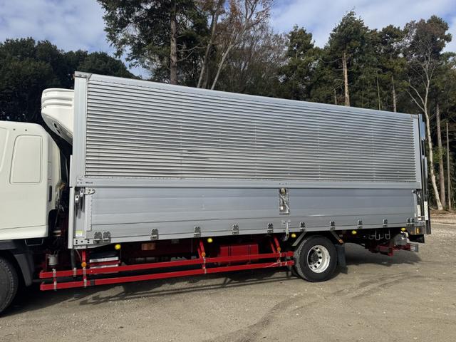 ヒノレンジャー 冷凍ウイング　ワイド　ベッド付　ゲート蓋　２４０馬力　菱重　ＴＤＪＳ５０ＤＡ　エバハウス　６，１８０×２，４００×２，０８０　ステンレス使用　アルミホイール　積載２．２ｔ　Ｆ６　マニュアル　極東開発　パワーゲート　中温仕様　冷蔵冷凍車（8枚目）