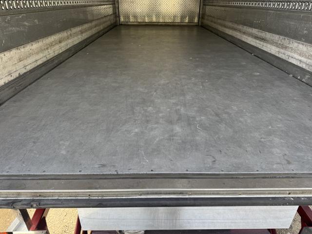 ヒノレンジャー 冷凍ウイング　ワイド　ベッド付　ゲート蓋　２４０馬力　菱重　ＴＤＪＳ５０ＤＡ　エバハウス　６，１８０×２，４００×２，０８０　ステンレス使用　アルミホイール　積載２．２ｔ　Ｆ６　マニュアル　極東開発　パワーゲート　中温仕様　冷蔵冷凍車（15枚目）