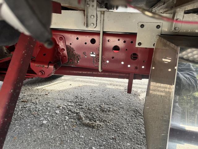 ヒノレンジャー 冷凍ウイング　ワイド　ベッド付　ゲート蓋　２４０馬力　菱重　ＴＤＪＳ５０ＤＡ　エバハウス　６，１８０×２，４００×２，０８０　ステンレス使用　アルミホイール　積載２．２ｔ　Ｆ６　マニュアル　極東開発　パワーゲート　中温仕様　冷蔵冷凍車（29枚目）