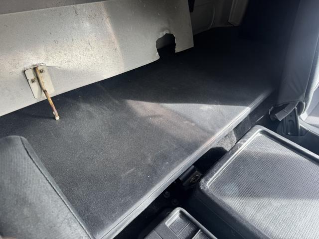 ヒノレンジャー 冷凍ウイング　ワイド　ベッド付　ゲート蓋　２４０馬力　菱重　ＴＤＪＳ５０ＤＡ　エバハウス　６，１８０×２，４００×２，０８０　ステンレス使用　アルミホイール　積載２．２ｔ　Ｆ６　マニュアル　極東開発　パワーゲート　中温仕様　冷蔵冷凍車（36枚目）