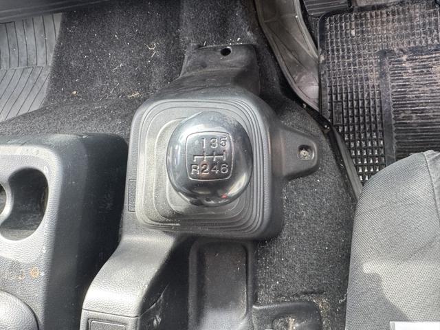 ヒノレンジャー 冷凍ウイング　ワイド　ベッド付　ゲート蓋　２４０馬力　菱重　ＴＤＪＳ５０ＤＡ　エバハウス　６，１８０×２，４００×２，０８０　ステンレス使用　アルミホイール　積載２．２ｔ　Ｆ６　マニュアル　極東開発　パワーゲート　中温仕様　冷蔵冷凍車（40枚目）