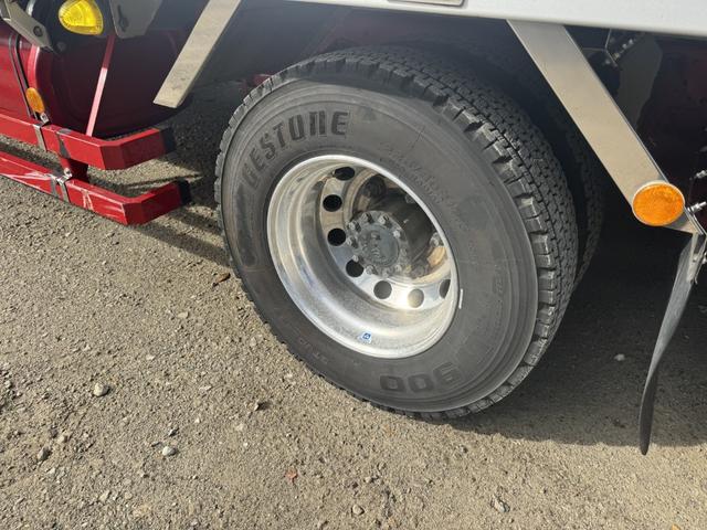 ヒノレンジャー 冷凍ウイング　ワイド　ベッド付　ゲート蓋　２４０馬力　菱重　ＴＤＪＳ５０ＤＡ　エバハウス　６，１８０×２，４００×２，０８０　ステンレス使用　アルミホイール　積載２．２ｔ　Ｆ６　マニュアル　極東開発　パワーゲート　中温仕様　冷蔵冷凍車（50枚目）