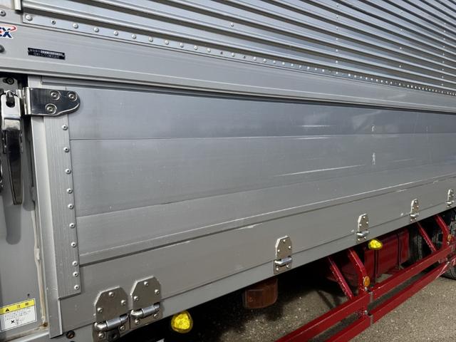 ヒノレンジャー 冷凍ウイング　ワイド　ベッド付　ゲート蓋　２４０馬力　菱重　ＴＤＪＳ５０ＤＡ　エバハウス　６，１８０×２，４００×２，０８０　ステンレス使用　アルミホイール　積載２．２ｔ　Ｆ６　マニュアル　極東開発　パワーゲート　中温仕様　冷蔵冷凍車（54枚目）