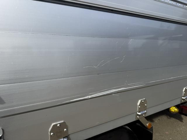 ヒノレンジャー 冷凍ウイング　ワイド　ベッド付　ゲート蓋　２４０馬力　菱重　ＴＤＪＳ５０ＤＡ　エバハウス　６，１８０×２，４００×２，０８０　ステンレス使用　アルミホイール　積載２．２ｔ　Ｆ６　マニュアル　極東開発　パワーゲート　中温仕様　冷蔵冷凍車（56枚目）