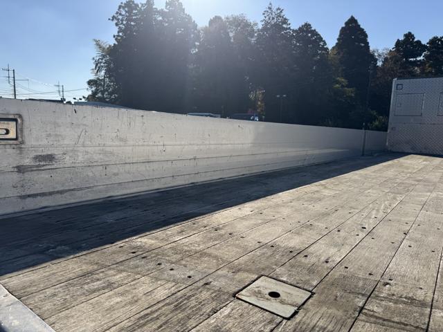 スーパーグレート ２．９ｔ吊４段クレーン　アルミブロック　４軸低床　エアサス　古河ユニック　フックイン　ラジコン　８，６６０×２，４００　積載１２．７ｔ　メッキ、ステンレス使用　ボディ枠オールステンレス　アルミホイール　車検付　シフトパイロット　２ペダル　大型クレーン（11枚目）