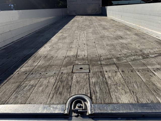 スーパーグレート ２．９ｔ吊４段クレーン　アルミブロック　４軸低床　エアサス　古河ユニック　フックイン　ラジコン　８，６６０×２，４００　積載１２．７ｔ　メッキ、ステンレス使用　ボディ枠オールステンレス　アルミホイール　車検付　シフトパイロット　２ペダル　大型クレーン（13枚目）