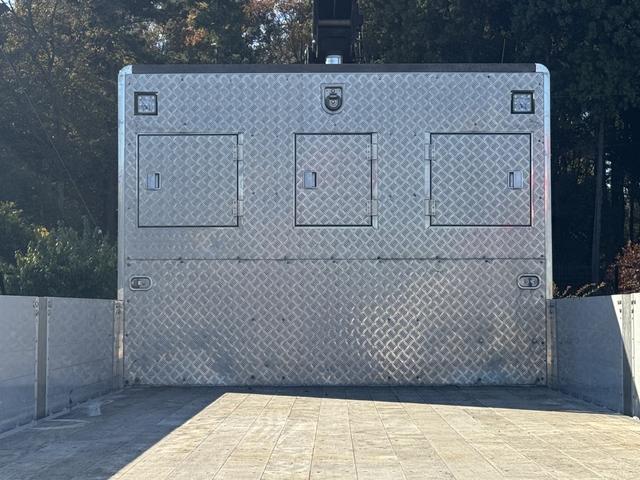 スーパーグレート ２．９ｔ吊４段クレーン　アルミブロック　４軸低床　エアサス　古河ユニック　フックイン　ラジコン　８，６６０×２，４００　積載１２．７ｔ　メッキ、ステンレス使用　ボディ枠オールステンレス　アルミホイール　車検付　シフトパイロット　２ペダル　大型クレーン（14枚目）