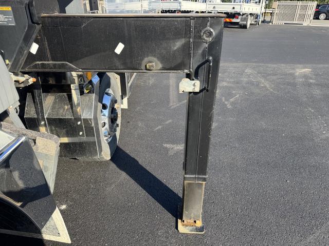 スーパーグレート ２．９ｔ吊４段クレーン　アルミブロック　４軸低床　エアサス　古河ユニック　フックイン　ラジコン　８，６６０×２，４００　積載１２．７ｔ　メッキ、ステンレス使用　ボディ枠オールステンレス　アルミホイール　車検付　シフトパイロット　２ペダル　大型クレーン（19枚目）