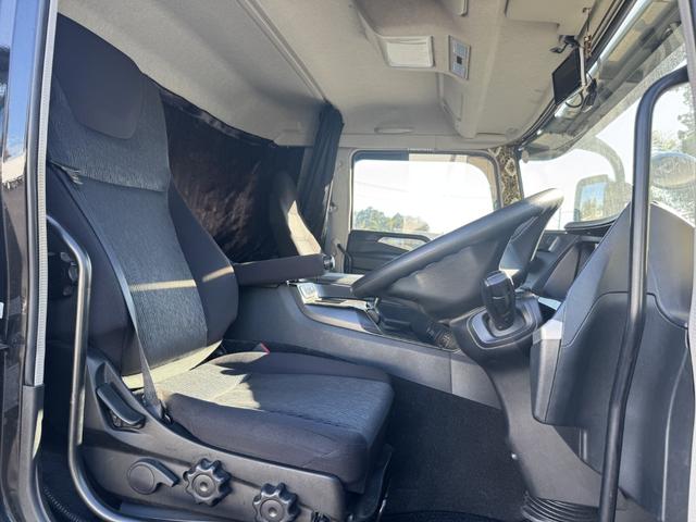 スーパーグレート ２．９ｔ吊４段クレーン　アルミブロック　４軸低床　エアサス　古河ユニック　フックイン　ラジコン　８，６６０×２，４００　積載１２．７ｔ　メッキ、ステンレス使用　ボディ枠オールステンレス　アルミホイール　車検付　シフトパイロット　２ペダル　大型クレーン（32枚目）