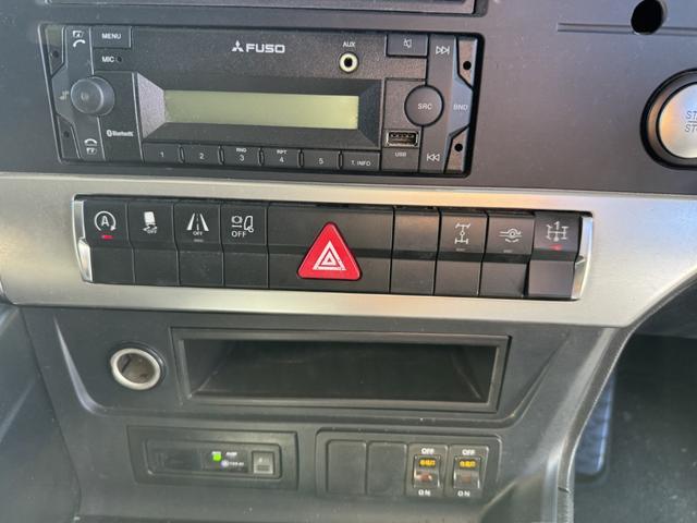 スーパーグレート ２．９ｔ吊４段クレーン　アルミブロック　４軸低床　エアサス　古河ユニック　フックイン　ラジコン　８，６６０×２，４００　積載１２．７ｔ　メッキ、ステンレス使用　ボディ枠オールステンレス　アルミホイール　車検付　シフトパイロット　２ペダル　大型クレーン（38枚目）