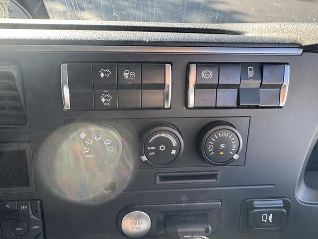 スーパーグレート ２．９ｔ吊４段クレーン　アルミブロック　４軸低床　エアサス　古河ユニック　フックイン　ラジコン　８，６６０×２，４００　積載１２．７ｔ　メッキ、ステンレス使用　ボディ枠オールステンレス　アルミホイール　車検付　シフトパイロット　２ペダル　大型クレーン（39枚目）