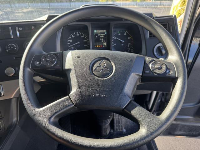 スーパーグレート ２．９ｔ吊４段クレーン　アルミブロック　４軸低床　エアサス　古河ユニック　フックイン　ラジコン　８，６６０×２，４００　積載１２．７ｔ　メッキ、ステンレス使用　ボディ枠オールステンレス　アルミホイール　車検付　シフトパイロット　２ペダル　大型クレーン（41枚目）