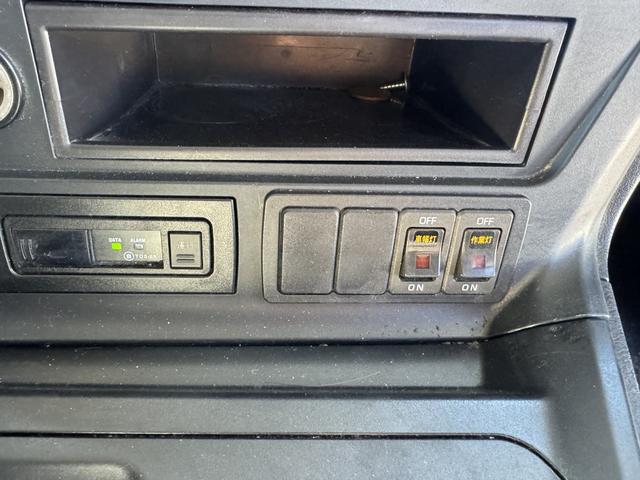 スーパーグレート ２．９ｔ吊４段クレーン　アルミブロック　４軸低床　エアサス　古河ユニック　フックイン　ラジコン　８，６６０×２，４００　積載１２．７ｔ　メッキ、ステンレス使用　ボディ枠オールステンレス　アルミホイール　車検付　シフトパイロット　２ペダル　大型クレーン（42枚目）