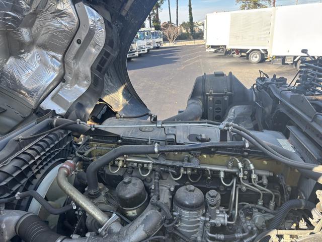 スーパーグレート ２．９ｔ吊４段クレーン　アルミブロック　４軸低床　エアサス　古河ユニック　フックイン　ラジコン　８，６６０×２，４００　積載１２．７ｔ　メッキ、ステンレス使用　ボディ枠オールステンレス　アルミホイール　車検付　シフトパイロット　２ペダル　大型クレーン（47枚目）