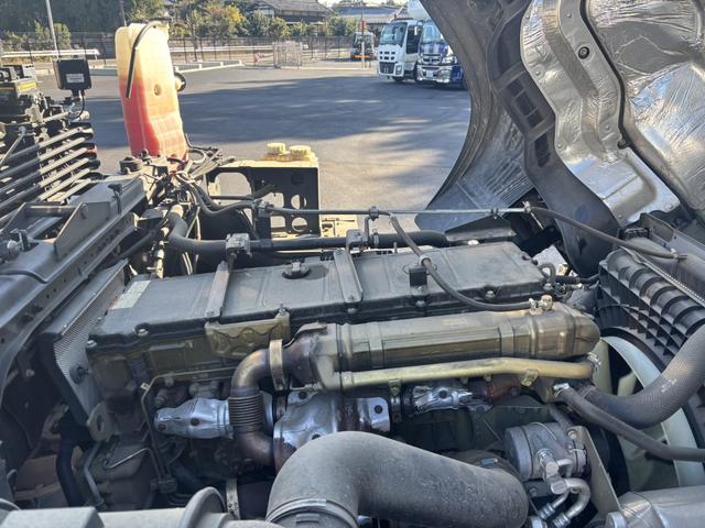 スーパーグレート ２．９ｔ吊４段クレーン　アルミブロック　４軸低床　エアサス　古河ユニック　フックイン　ラジコン　８，６６０×２，４００　積載１２．７ｔ　メッキ、ステンレス使用　ボディ枠オールステンレス　アルミホイール　車検付　シフトパイロット　２ペダル　大型クレーン（48枚目）