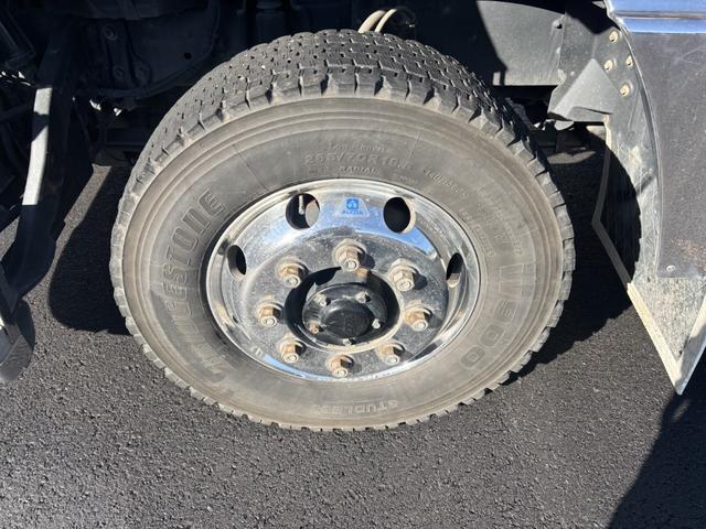 スーパーグレート ２．９ｔ吊４段クレーン　アルミブロック　４軸低床　エアサス　古河ユニック　フックイン　ラジコン　８，６６０×２，４００　積載１２．７ｔ　メッキ、ステンレス使用　ボディ枠オールステンレス　アルミホイール　車検付　シフトパイロット　２ペダル　大型クレーン（50枚目）