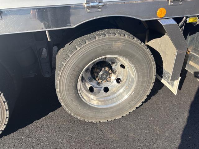 スーパーグレート ２．９ｔ吊４段クレーン　アルミブロック　４軸低床　エアサス　古河ユニック　フックイン　ラジコン　８，６６０×２，４００　積載１２．７ｔ　メッキ、ステンレス使用　ボディ枠オールステンレス　アルミホイール　車検付　シフトパイロット　２ペダル　大型クレーン（55枚目）