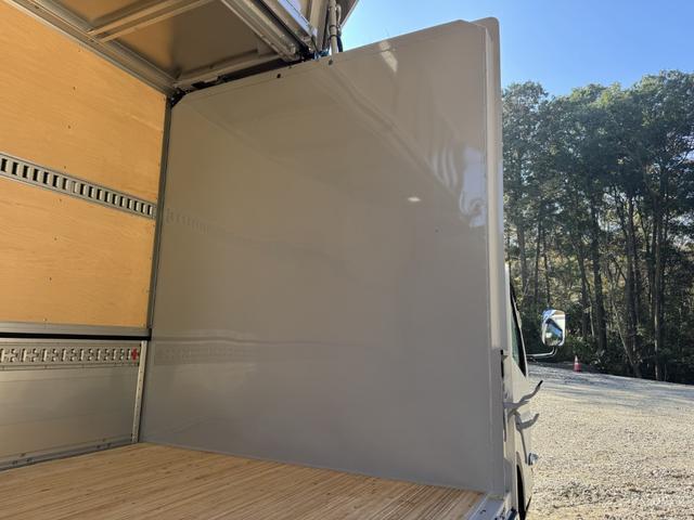 キャンター アルミウイング ワイドロング 日本フルハーフ リア観音扉 ラッシング2段 引出しフック4対 デジタルメーター 4,520×2,090×2,230 車検付 走行509km 積載2.9t シフト:デュオニック 2ペダル セミオートマ(19枚目)