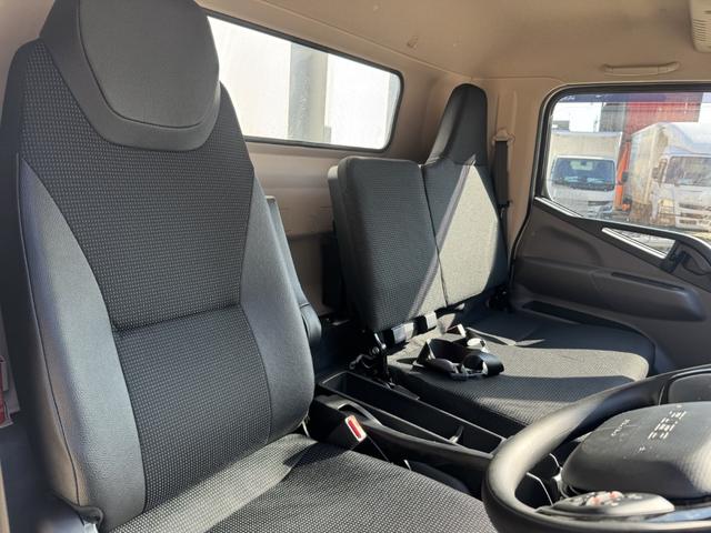 キャンター アルミウイング ワイドロング 日本フルハーフ リア観音扉 ラッシング2段 引出しフック4対 デジタルメーター 4,520×2,090×2,230 車検付 走行509km 積載2.9t シフト:デュオニック 2ペダル セミオートマ(30枚目)